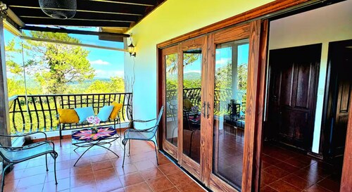 Romantic villa with panoramic view of the mountains.