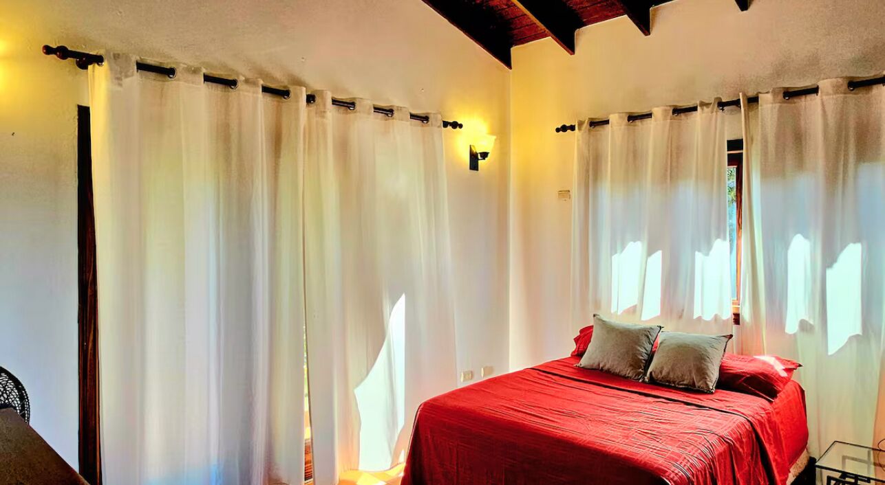 2 bedrooms, iron/ironing board, internet, bed sheets