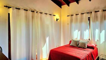 2 bedrooms, iron/ironing board, internet, bed sheets