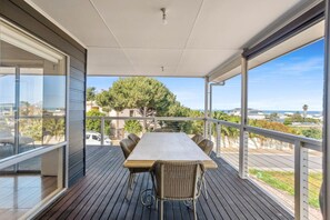 تناول الطعام بالخارج