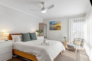 4 chambres, fer et planche à repasser, lit de bébé portatif, Wi-Fi