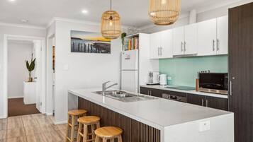 Coffee/tea maker, fridge, microwave, oven