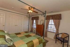 3 soverom, strykejern/-brett, internettilgang og sengetøy