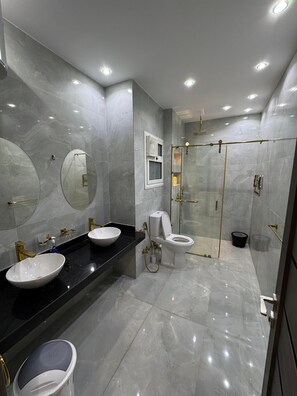 Toallas, jabón, papel higiénico