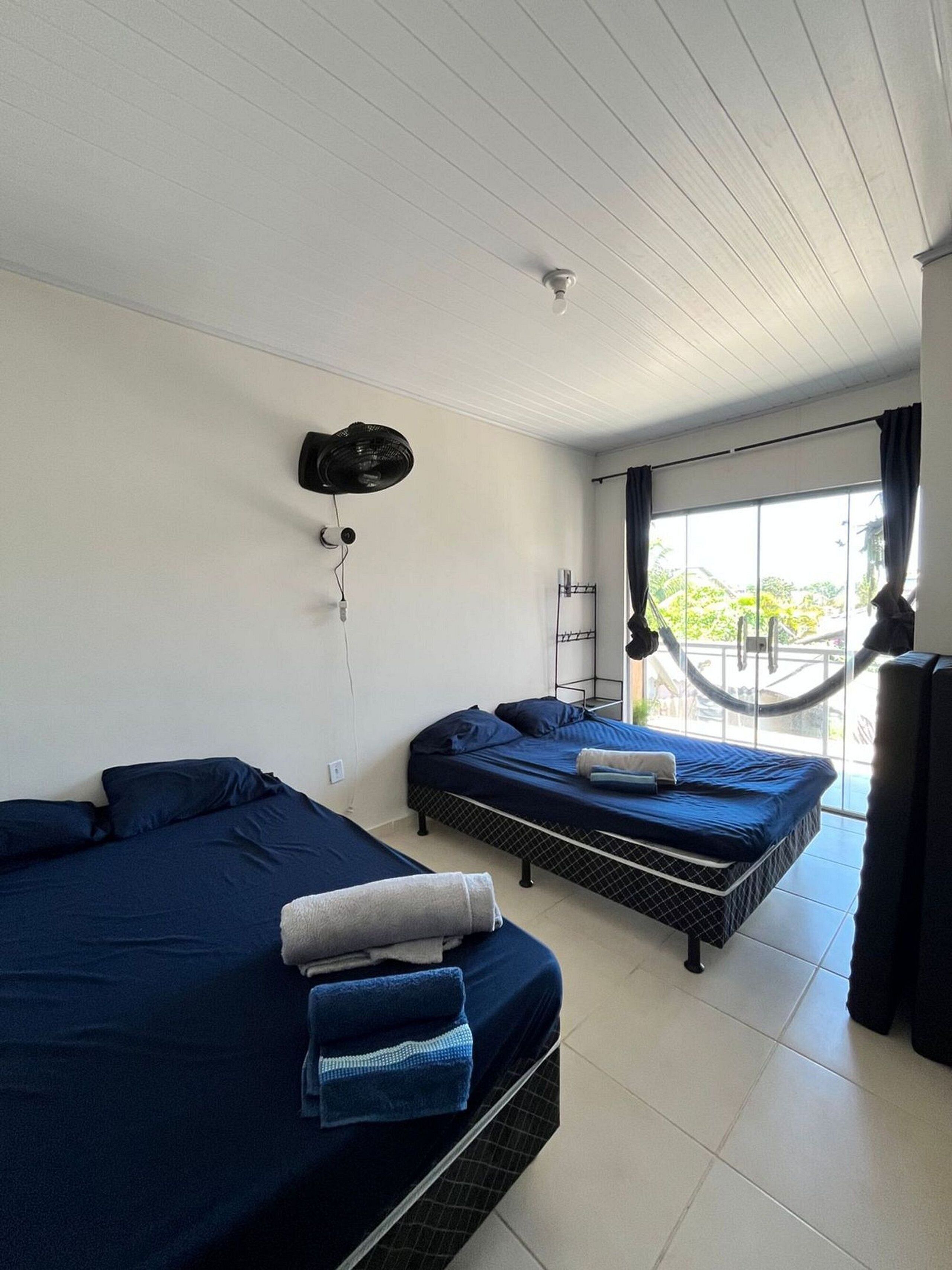 Apartamento | Cortinas blackout, ferros/tábuas de passar roupa, Wi-Fi de cortesia