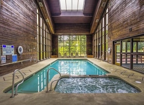 من حمّامات السباحة المغطاة، حمّام سباحة مُدفَّأ