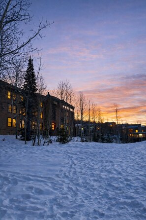 Exterior - Cozy condo with Pool, Jacuzzi, Sauna, & Fitness Center. Minutes to either lift! (Brian Head)