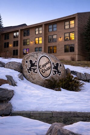 Exterior detail - Cozy condo with Pool, Jacuzzi, Sauna, & Fitness Center. Minutes to either lift! (Brian Head)