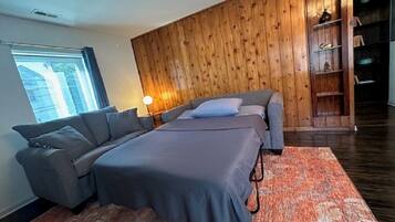 1 bedroom, desk, iron/ironing board, free WiFi