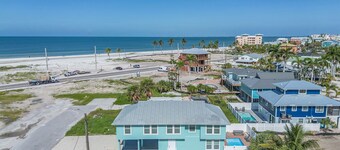 Stylish Home, Private Heated Pool, Steps to Sugar White Sand Beach!