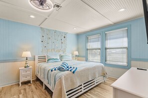 4 bedrooms, iron/ironing board, free WiFi, bed sheets - Stylish Home, Private Heated Pool, Steps to Sugar White Sand Beach! (Fort Myers Beach)
