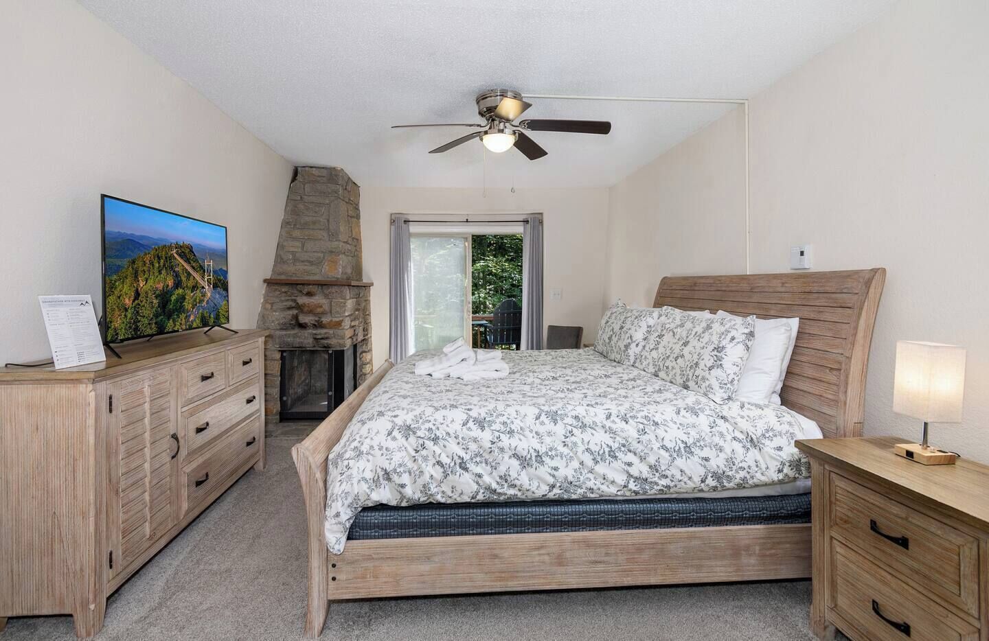 3 bedrooms, iron/ironing board, travel crib, free WiFi