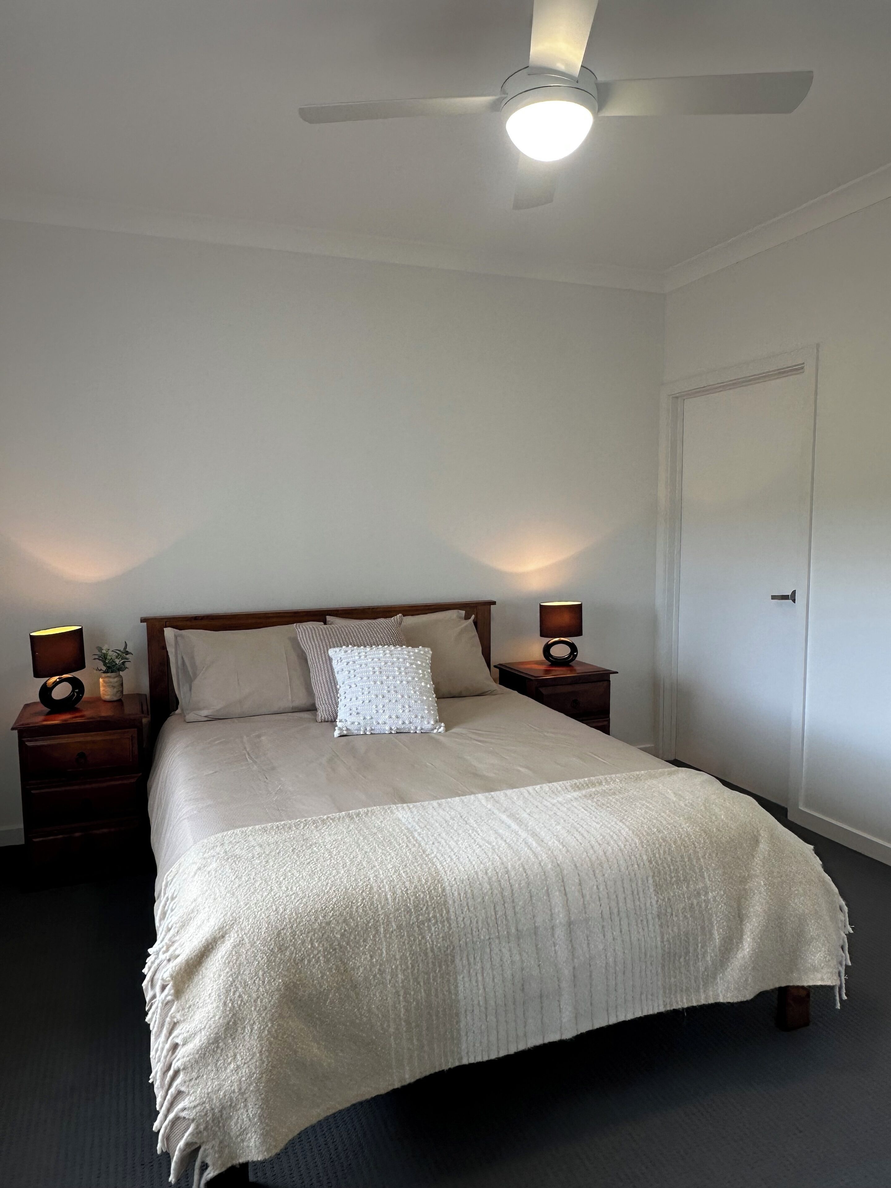 2 dormitorios, tabla de planchar con plancha, Internet y ropa de cama