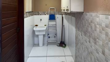 Basic Villa | Bathroom