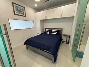 1 غرفة نوم ومكواة/لوح كي وخدمة الإنترنت وملاءات أسرّة