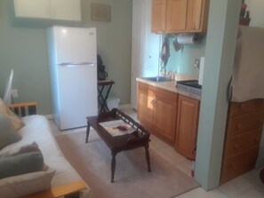 Living area - Charming 1-bedroom cottage with AC in beautiful Pensacola (Pensacola)