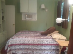 1 bedroom, iron/ironing board, WiFi, bed sheets - Charming 1-bedroom cottage with AC in beautiful Pensacola (Pensacola)