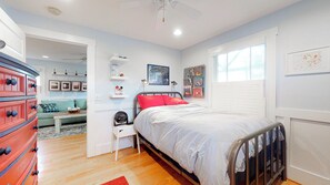 2 bedrooms, desk, iron/ironing board, free WiFi