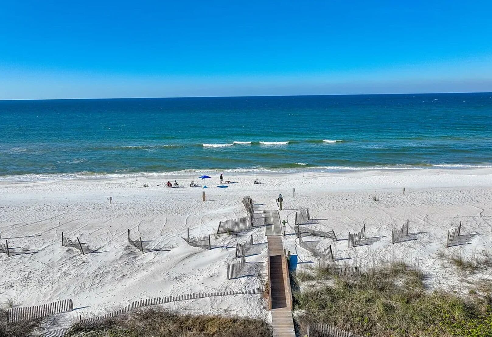 Beach nearby, sun loungers, beach towels