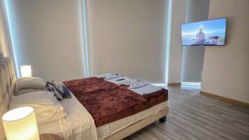 Skrivbord, strykjärn/strykbräda, wi-fi och sängkläder