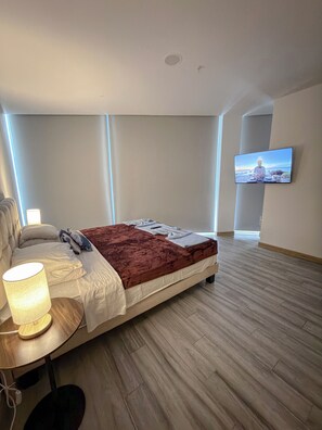 办公桌、熨斗/熨衣板、WiFi、床单