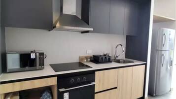 Fridge, microwave, oven, stovetop