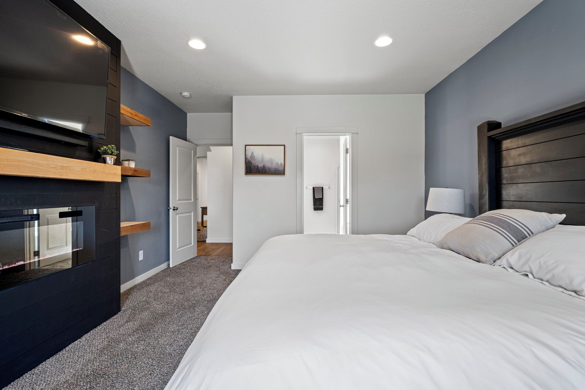 4 bedrooms, WiFi, bed sheets, wheelchair access