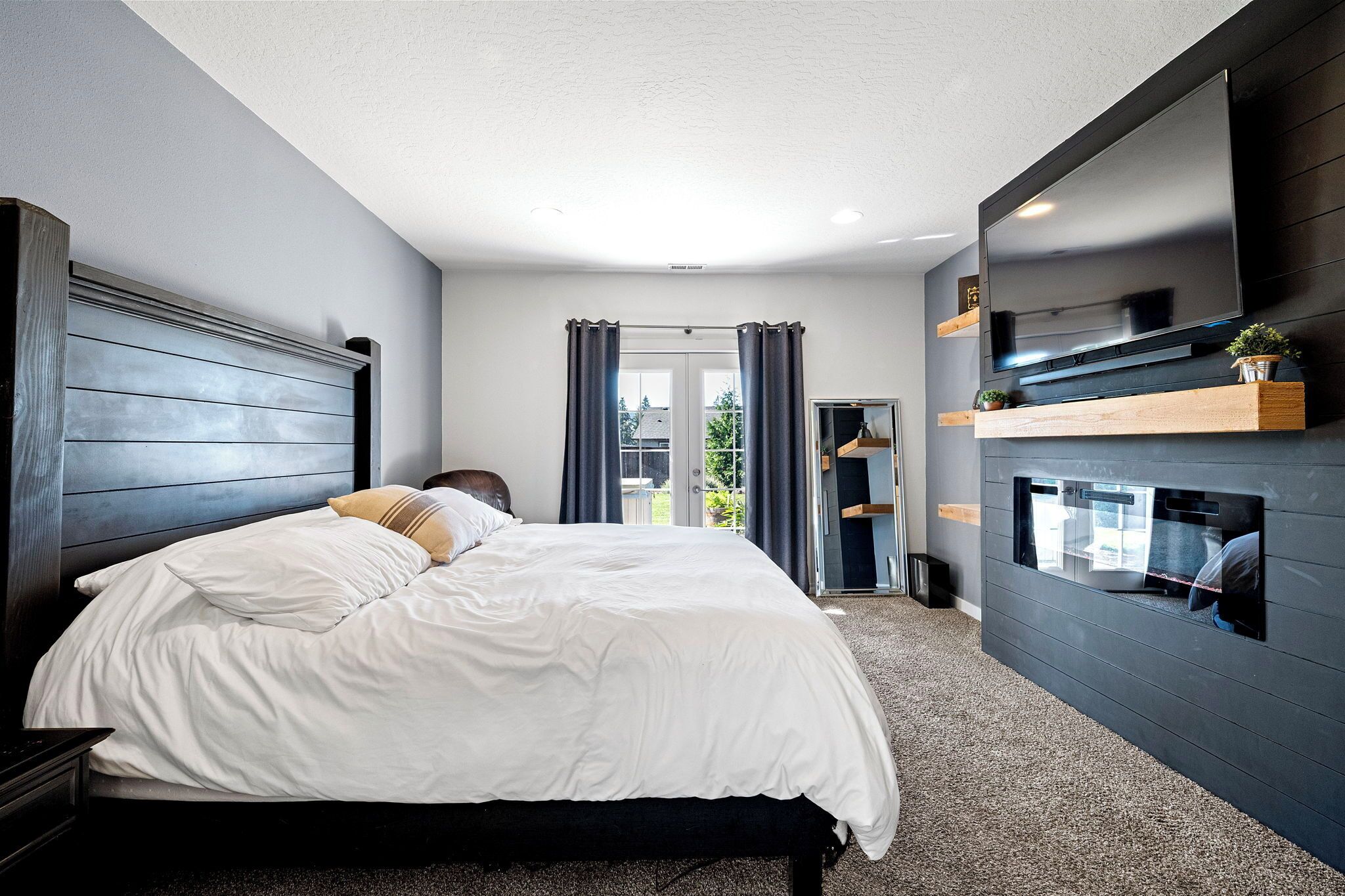 4 bedrooms, WiFi, bed sheets, wheelchair access