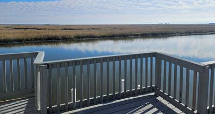 Waterfront Fishing Camp in Port Sulphur – Private Dock, Scenic Marsh Overlook