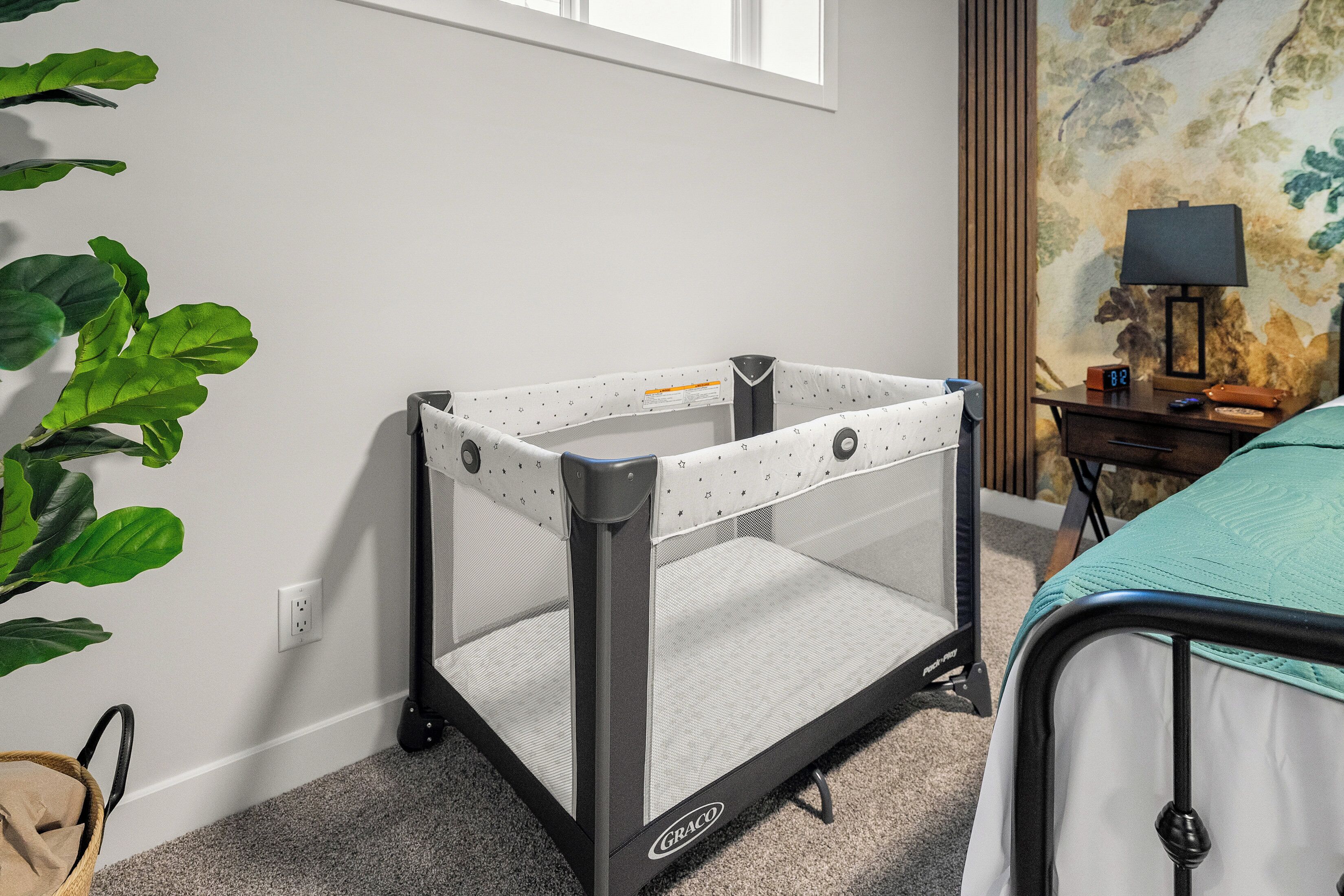 3 bedrooms, desk, iron/ironing board, travel cot