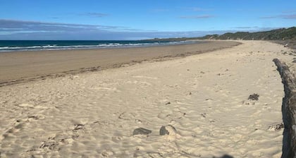 Lulworth Coastal Getaway - Close To The Beach