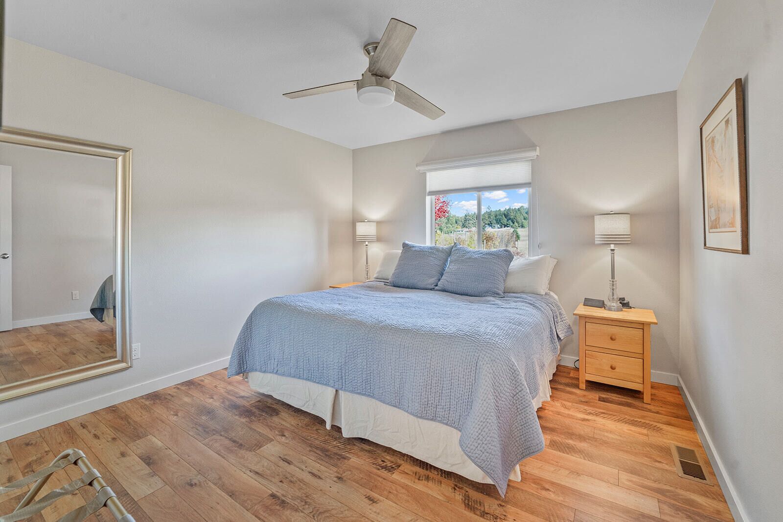 2 habitaciones, tabla de planchar con plancha, wifi y ropa de cama 