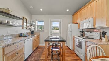 Micro-ondes, four, plaque de cuisson, lave-vaisselle