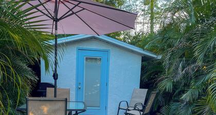 Charming studio close to downtown Fort Myers and Edison and Ford winter estates!