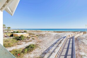 Property grounds - Seaside Sanctuary • 2 Min Walk to Okaloosa Beach (Fort Walton Beach)