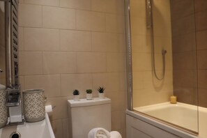 Hårføner og håndklær