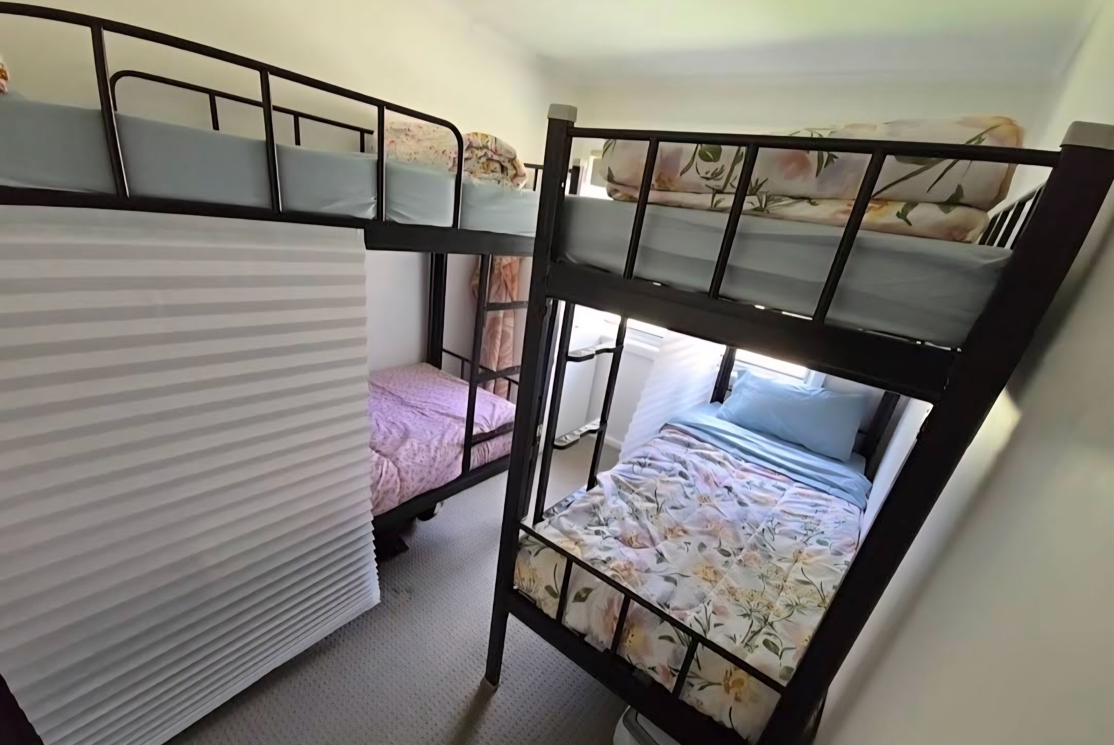 Cassaforte in camera, postazione laptop, ferro/asse da stiro