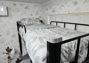 Deluxe Shared Dormitory, Garden View