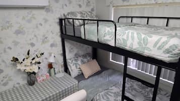 Deluxe Shared Dormitory, Garden View