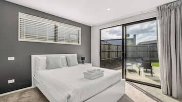 3 bedrooms, travel crib, WiFi, bed sheets