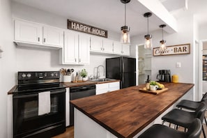 Unclassified image, 4 of 15, button