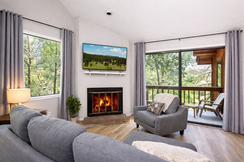 Ski-In Chalet · Walk to Lift · Mountain Views