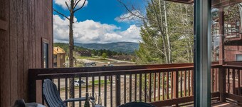 3-Min Walk to Ski Lift | Mountain-View Chalet