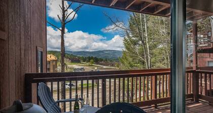 3-Min Walk to Ski Lift | Mountain-View Chalet