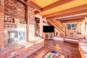 Living area - New! Bearadise ~ Alpine Ridge Retreat Cabin (Big Bear Lake)