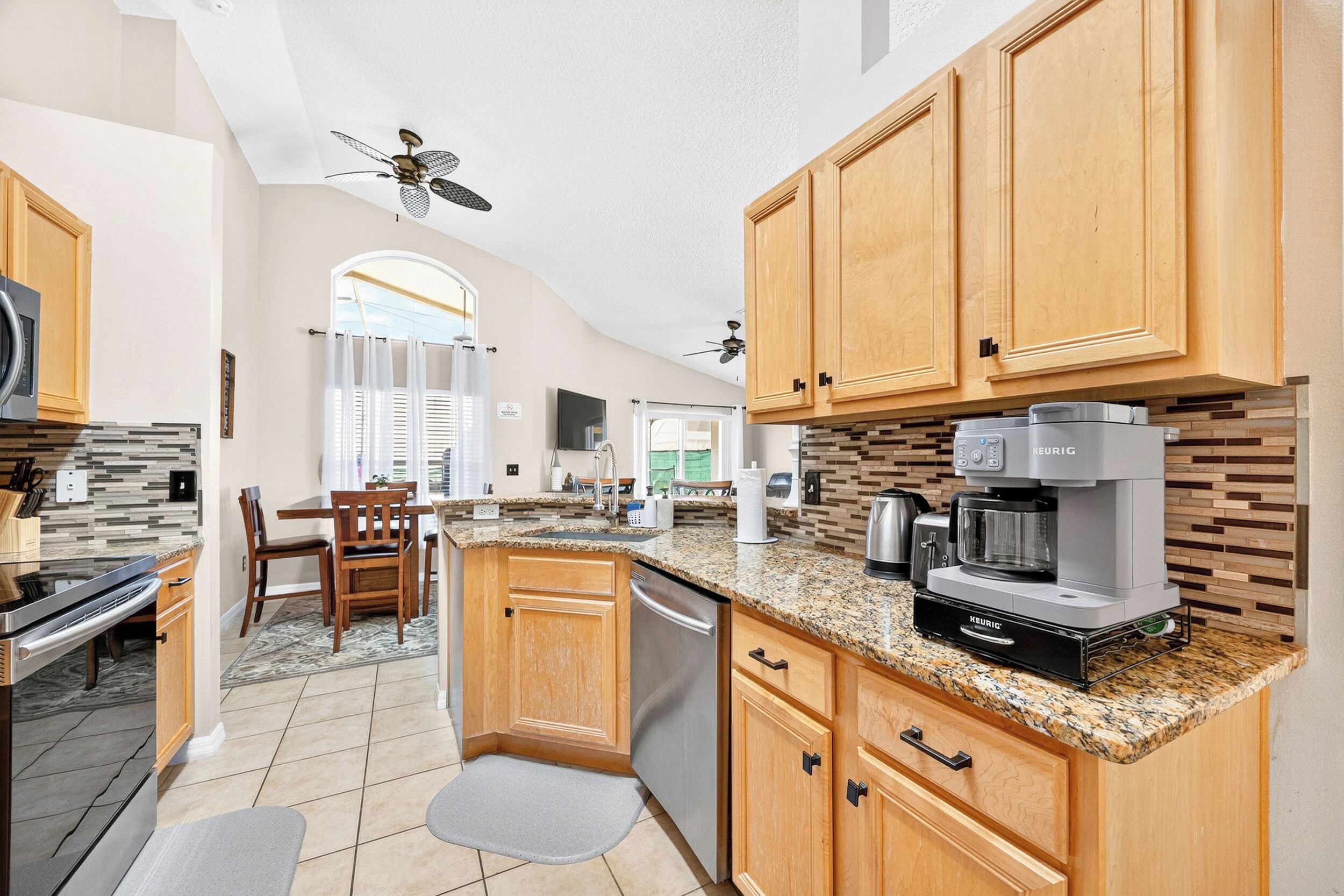 電子レンジ、オーブン、コンロ、食器洗い機