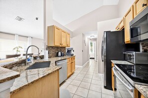 Micro-ondes, four, plaque de cuisson, lave-vaisselle