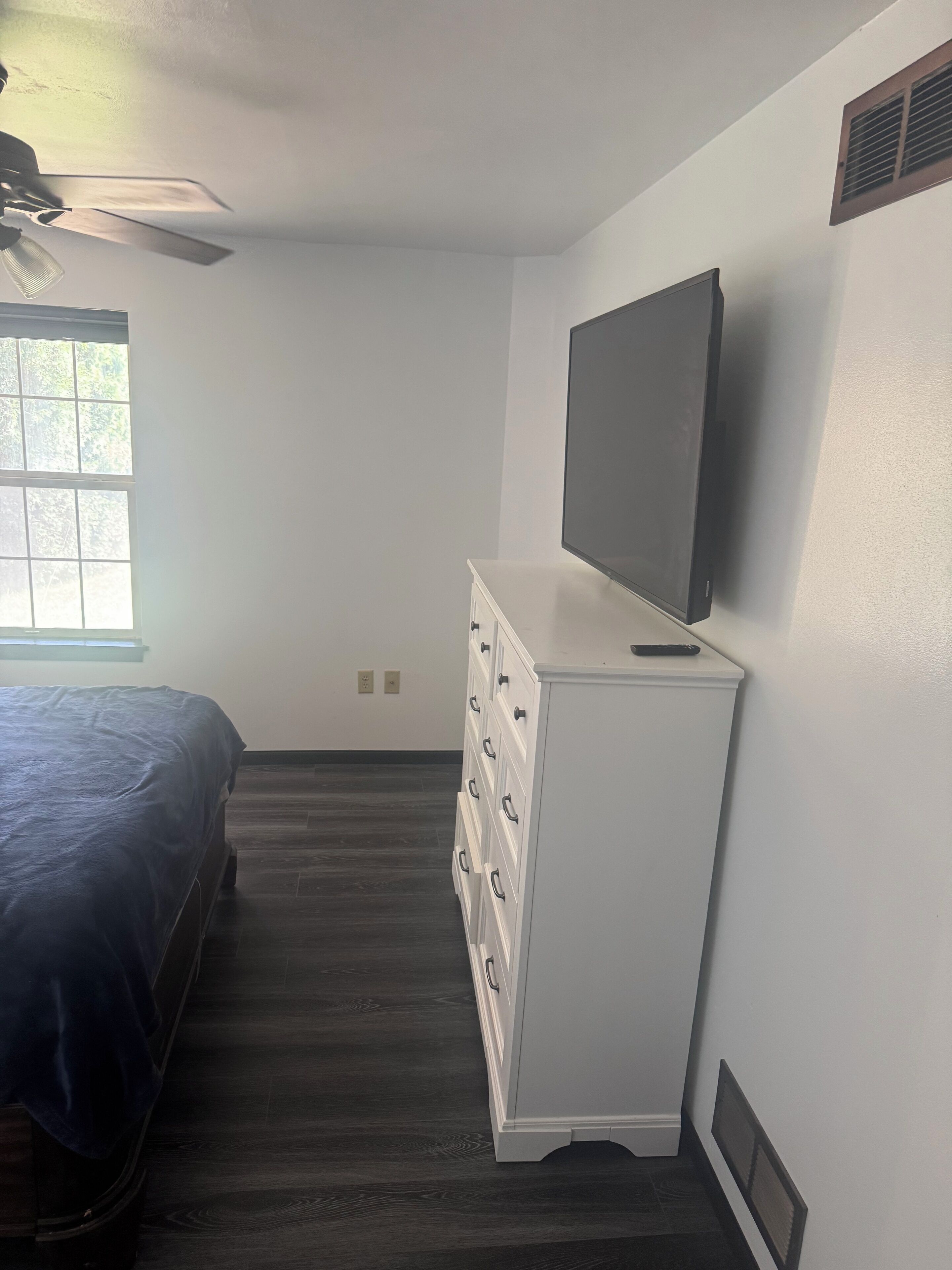 2 bedrooms, iron/ironing board, Internet, bed sheets