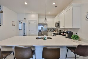 Unclassified image, 4 of 38, button