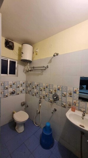 Deluxe Room | Bathroom